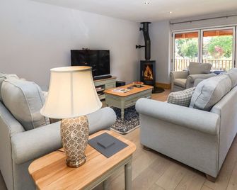 Lake View Lodge - Lincoln - Living room