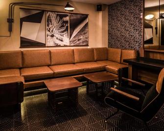 Henri on 24 Hotel Chelsea, Sonder by Marriott Bonvoy - New York - Lounge