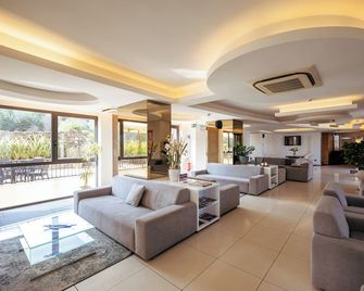 Villa Luisa Resort & Luxury Apartments - San Felice del Benaco - Lobby