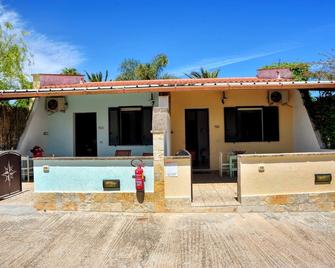 Agriturismo Il Piccolo Lago - Otranto - Building