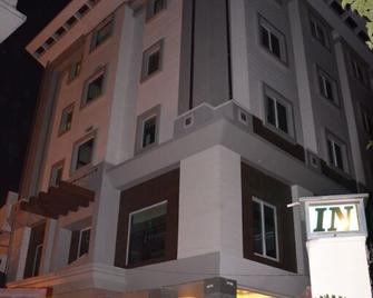 Oyo 2255 Hotel Costa River - Benarés - Edificio