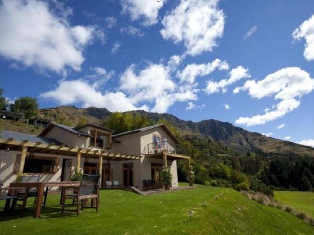 ذا كانيونز لودج - كوينستون - مبنى