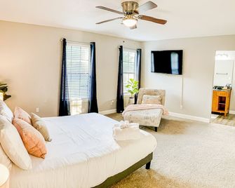 10 Guest Home W/Gameroom, Bbq, Firepit, Near Atl - Tucker - Bedroom