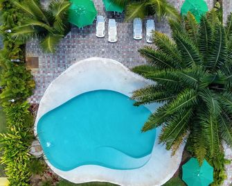 Pousada Tropicarim - Camacari - Zwembad