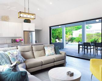 Beautiful Modern Villa - short walk to Grace Bay Beach - Providenciales - Living room