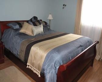Driftwood Heights Bed & Breakfast - Summerside - Bedroom
