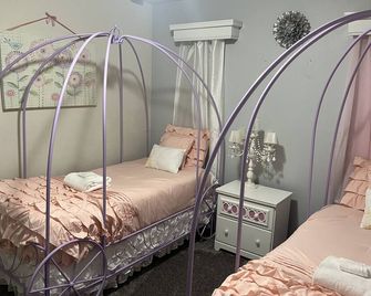 Luxury villa 9BR/6BA/theater/Pool/Spa/smart tv - Kissimmee - Kamar Tidur