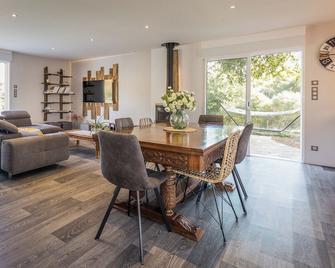 Les Oies de Julia, renovated home in the Dordogne with private pool and terraces - Saint-Pantaléon-de-Larche - Comedor