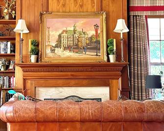 Elegant and unique Farmhouse full of southern charm! - Lancaster