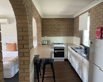 앨버리 앨라와 모터 인 - 앨버리