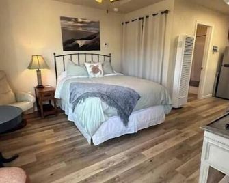 Sagewood Hideaway- close to town - McKinleyville - Habitación