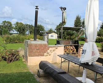 Barn Large garden Children's playground Grillecke beach only 1.2 km - Sietow - Patio