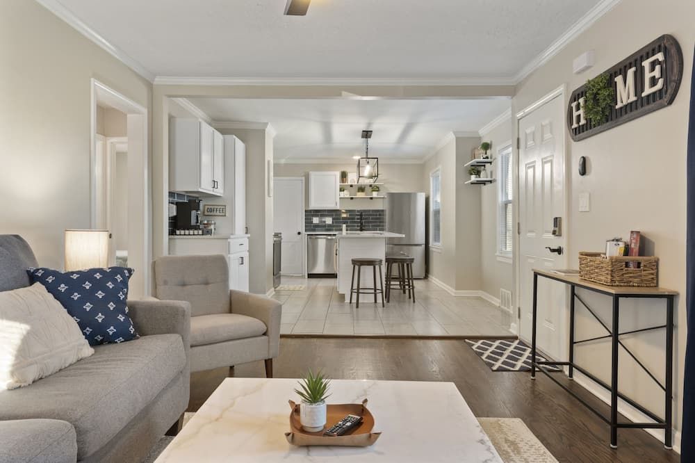 The Sunnyside- Waldo Ranch + Fenced Yard + Parking - קנזס סיטי - סלון