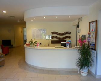 Hotel Tenda Rossa - Marina di Carrara - Receptie