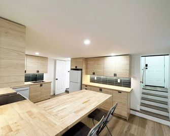 Stylish 2br - Ewr, Stadium & Nyc - Newark - Kitchen