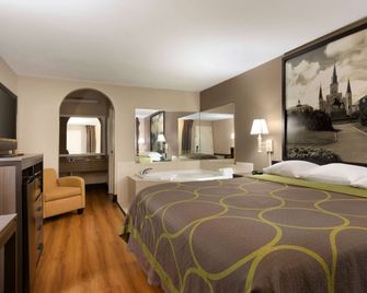 Super 8 by Wyndham Lake Charles Northeast - Lake Charles - Soveværelse