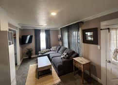 Grand Canyon Getaway! Cozy & easily accessible - Valle - Wohnzimmer