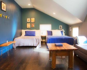 Goshen House: hot tub, fenced yard, by downtown - Goshen - Bedroom