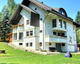 Casa Lucretia - Vama - Clădire