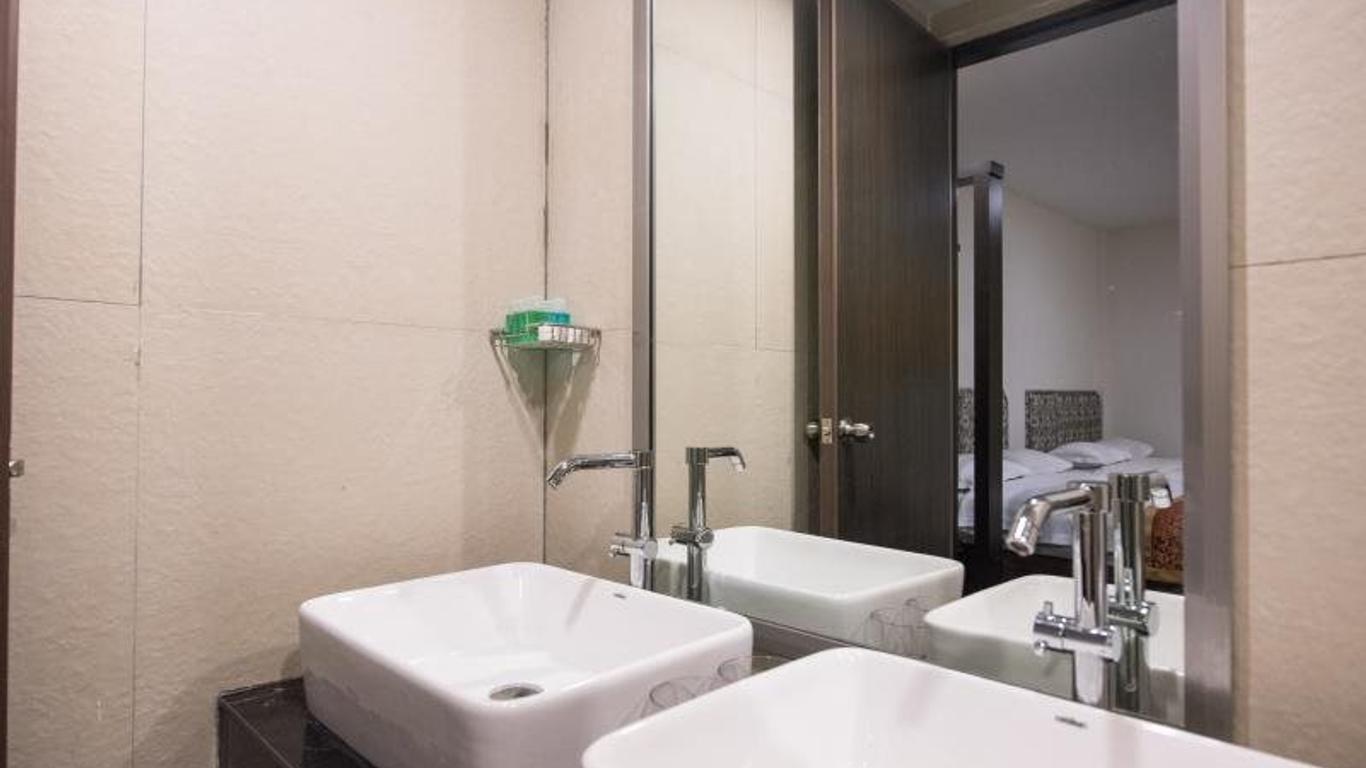 Aston Boutec Hotel Lintas Plaza