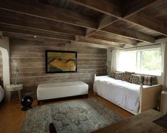 Two Goat farm in Malibu Mountains, Cozy & Charming - Malibu - Bedroom