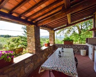Villa with private pool 80 kms northern of Rome and 30 from Orvieto. 3 bedrooms - 루그나노 인 테베리나 - 발코니