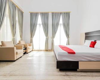 RedDoorz Premium near Stasiun Lenteng Agung - Yakarta - Habitación