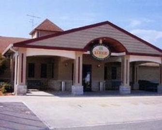 Red Shoes Rv Park - Kinder - Building