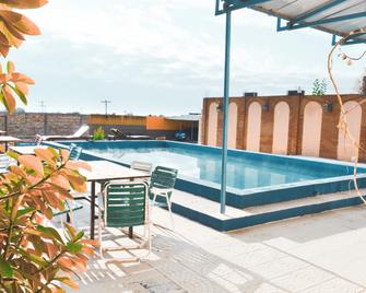 Hotel Santander - Termas de Río Hondo - Piscina