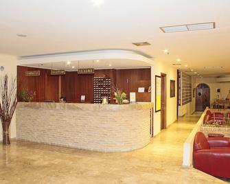 Roselands Hotel Bungalows - Marmari - Front desk