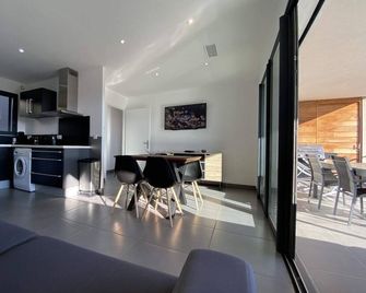 5-T2 sea view with jacuzzi and swimming pool 29° hammam - Sainte-Lucie-de-Porto-Vecchio - Kitchen
