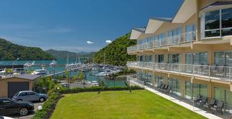 Picton Beachcomber Inn - Picton - Front desk