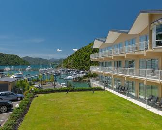 Picton Beachcomber Inn - פיקטון - דלפק קבלה