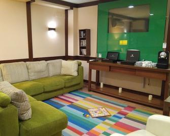 Suites Gran Vía 44 - Grenada - Olohuone