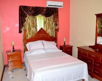 Book Now And U Can Save 20%off June July \nfor Early Bird Sale In Summer Booking - Ocho Rios - Bedroom