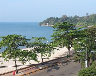 Bird of Paradise Bungalows - Kep - Binnenhof