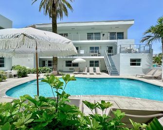 أكوا هوتل - فورت لاودردال - حوض السباحة