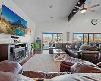 Near Disney Tmorrows Grand Getaway With - Eucha - Sala de estar