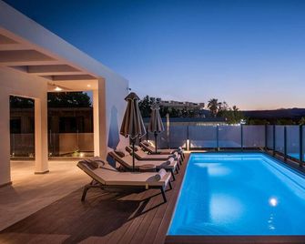 Villa Amo With Private Pool - Gázi - Zwembad