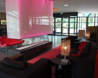 Enjoy a Restful Retreat with On-site Dining, Free Parking, and Peaceful Surround - Zeist - Salónek