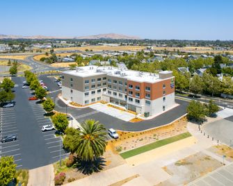 Holiday Inn Express & Suites Suisun City By IHG - Suisun City - Building