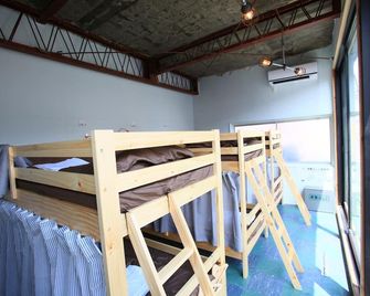 Kamp Houkan-cho Backpacker's Inn & Lounge - Okayama - Habitación