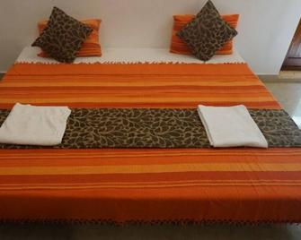 Green's Guest House - Pondicherry - Schlafzimmer