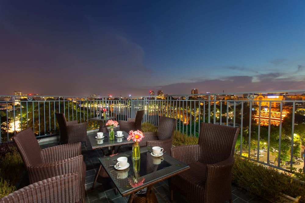 Bella Premier Hotel & Rooftop Skybar - האנוי - מרפסת