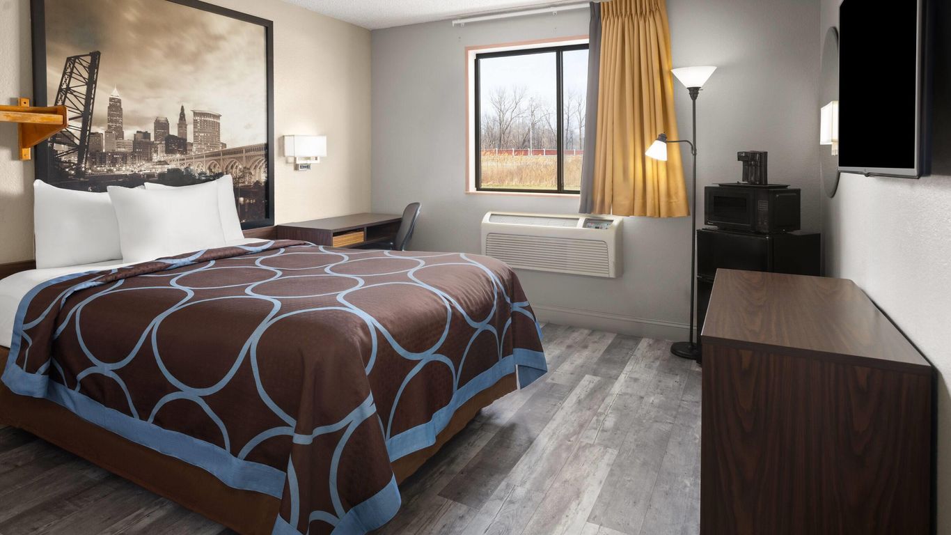 Super 8 by Wyndham Mentor/Cleveland Area
