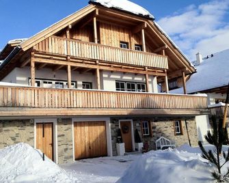 Swanky Chalet in Mauterndorf With Sauna & Home Theatre - Mauterndorf - Bâtiment