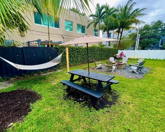 The Amazon at Holiday Park near Las Olas Beach - Fort Lauderdale - Patio