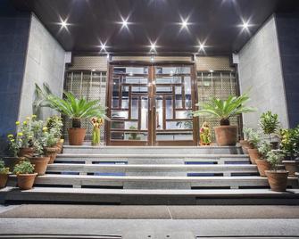 Hotel The Urmi - Haridwar - Building