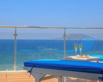 فندق ديلتا - فيثي - شرفة