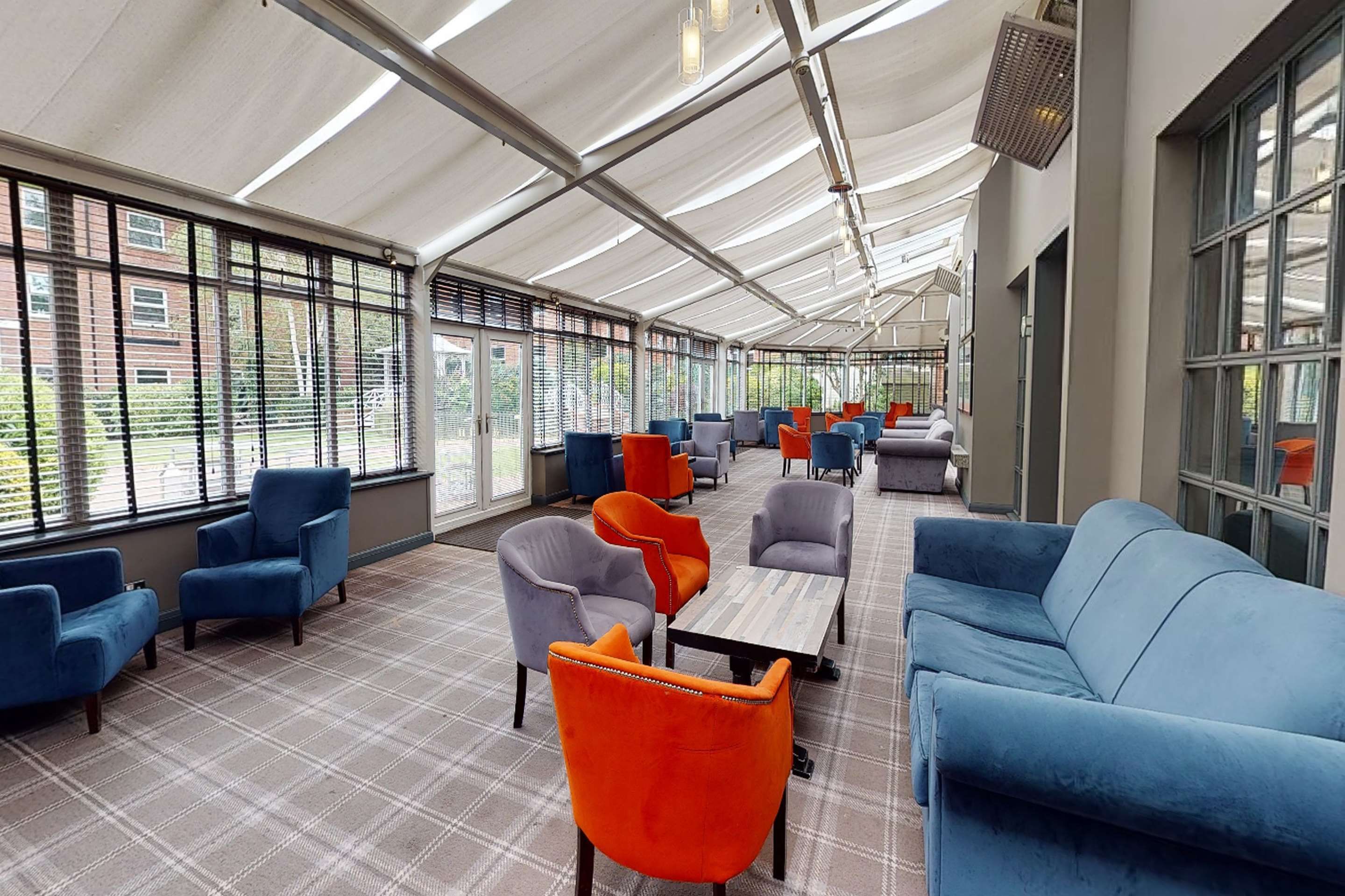 Village Hotel Chester St David's - Deeside - Lounge